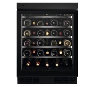 Cave à vin de vieillissement sous-encastrable AEG NSW8S826GT