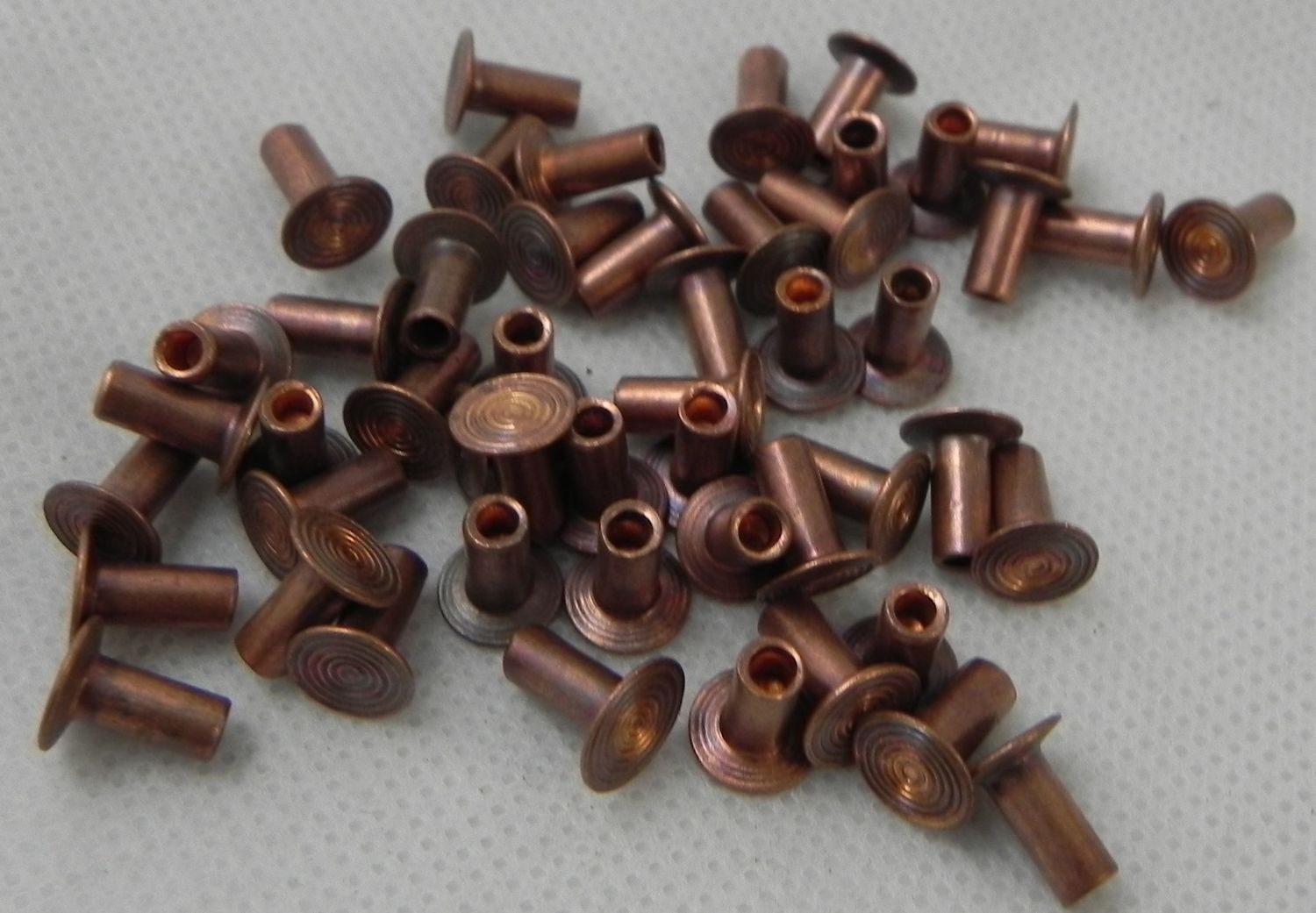 L 10 BERAL 93685 Rivet, garniture de frein à tambour L 10 BERAL 93685 Rivet, garniture de frein à tambour