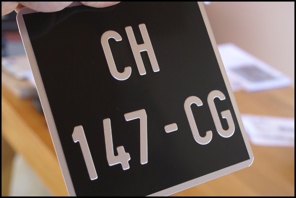 Plaque cyclo NOIRE carr e 170x170 mm ALU GRIS AVEC Plaque cyclo NOIRE carr e 170x170 mm ALU GRIS AVEC