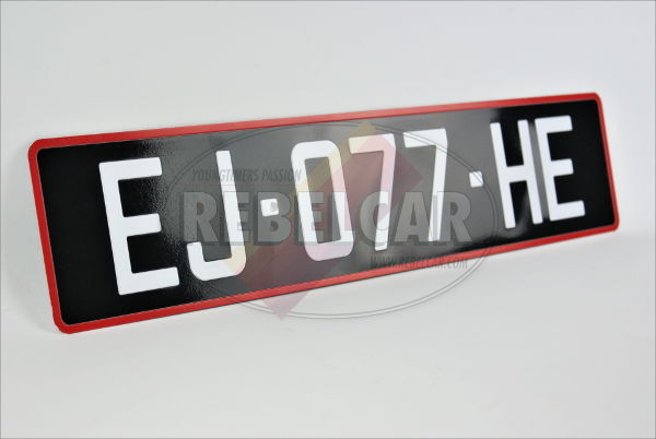 PLAQUE AUTO NOIRE FORMAT 520x110 MM AVEC CARACT RES BLANCS ET LISER ROUGE plaque-auto-noire-format-520x110-mm-avec-caract-res-blancs-et-liser-rouge