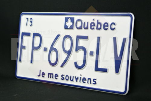 Plaque d'immatriculation QUEBEC JE ME SOUVIENS EMBOUTIE BLANCHE REFLECTORISÉE avec 2 CHIFFRES ANNÉE EN HAUT A GAUCHE, QUEBEC DÉCALÉ VERS LA DROITE, BORDURE PEINTE, format 300x150 mm / 12x6"