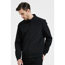 Blouson coupe-vent à zip sur l'avant et col officier pression