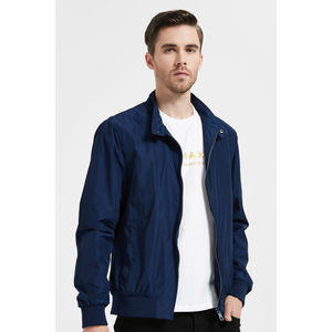 Blouson coupe-vent à zip sur l'avant et col officier pression