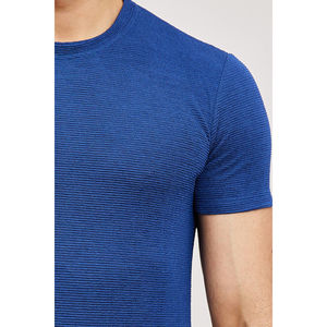 T-shirt en polyester stretch avec un effet texturé bleu