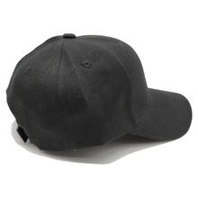Casquette unie avec sangle serrage à l'arrière en velcro