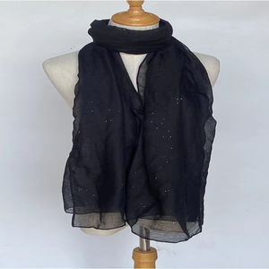 Écharpe fine faite en tissu de viscose à paillettes