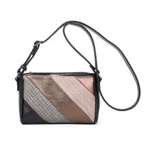 Sac porté travers bimatière habillé d’un patchwork tressé