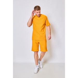 Ensemble sportswear : t-shirt à col rond + short élastiqué