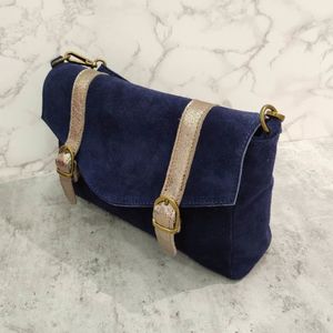 Besace croûte de cuir daim fermeture par rabat aimanté