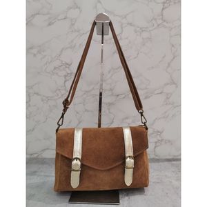 Besace croûte de cuir daim fermeture par rabat aimanté