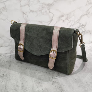 Besace croûte de cuir daim fermeture par rabat aimanté