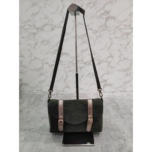 Besace croûte de cuir daim fermeture par rabat aimanté