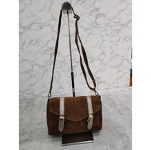 Besace croûte de cuir daim fermeture par rabat aimanté