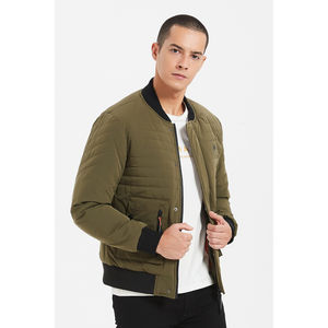 Bomber d'hiver design matelassé avec 4 poches