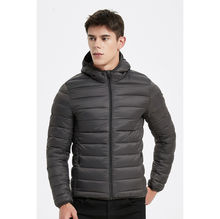 Doudoune courte à capuche dans un design matelassé