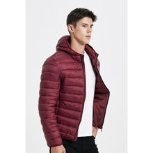 Doudoune courte à capuche dans un design matelassé