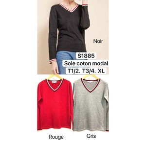 Pull confortable à col en V avec des rayures tricolore en soie, coton et modal