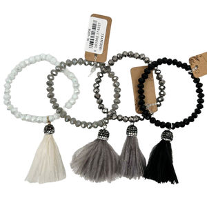 Grossiste d'assortiment bracelet paré de perles avec pompon frange