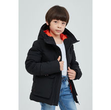 Parka enfant  mi-longue à la coupe droite avec capuche