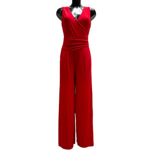 Combinaison cache-cœur sans manches à détail avec plis