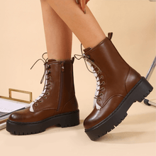 Bottine à grosse semelle avec lacets détail moutonné taille 36-41