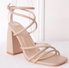 Sandale talon évasé et lanières croisées taille 36-41