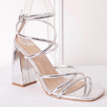 Sandale talon évasé et lanières croisées taille 36-41