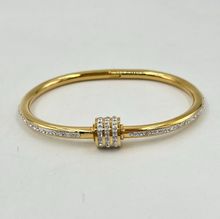 Bracelet manchette en acier inoxydable doré incrustation de cristaux