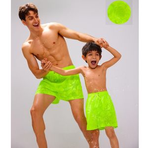 Short de plage garçon avec imprimé étoiles de mer réactif à l'eau