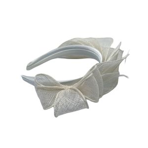 Bibi de cérémonie en 100% sisal monté sur un serre-tête