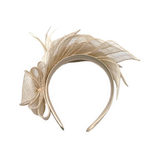 Bibi de cérémonie en 100% sisal monté sur un serre-tête