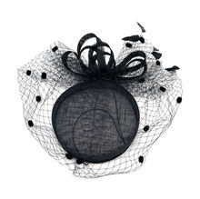 Chapeau bibi de cérémonie à voilette avec des boucles et plumes