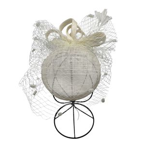 Chapeau bibi de cérémonie à voilette avec des boucles et plumes