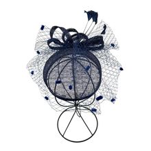 Chapeau bibi de cérémonie à voilette avec des boucles et plumes