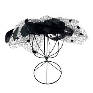 Chapeau bibi de cérémonie à voilette avec des boucles et plumes