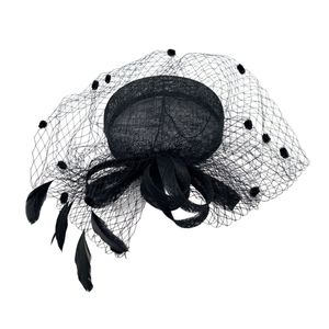 Chapeau bibi de cérémonie à voilette avec des boucles et plumes
