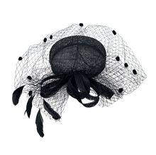 Chapeau bibi de cérémonie à voilette avec des boucles et plumes