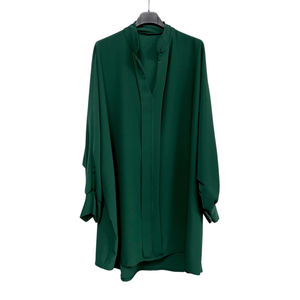 Chemise en polyester léger et fluide avec bouton sur la manche