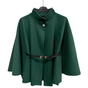 Poncho à col montant avec ceinture pour cintrer la taille