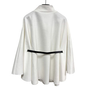 Poncho à col montant avec ceinture pour cintrer la taille