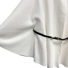 Poncho à col montant avec ceinture pour cintrer la taille