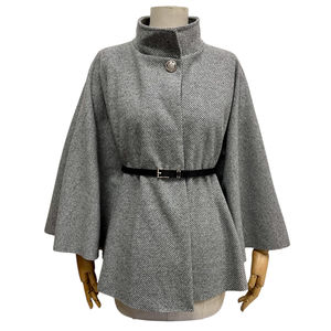 Poncho à col montant avec ceinture pour cintrer la taille