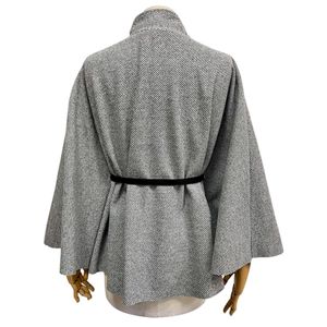 Poncho à col montant avec ceinture pour cintrer la taille