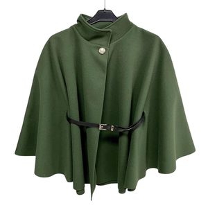 Poncho à col montant avec ceinture pour cintrer la taille