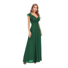 Robe longue à col V avec des manches courtes volantes et une fente