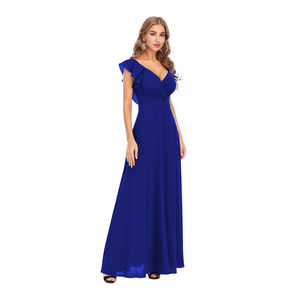 Robe longue à col V avec des manches courtes volantes et une fente