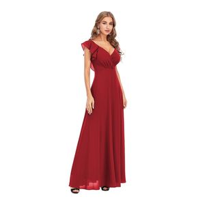 Robe longue à col V avec des manches courtes volantes et une fente