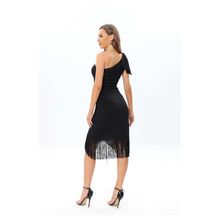 Robe de soirée coupe courte asymétrique avec franges sur l'ourlet