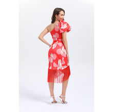 Robe asymétrique à manche unique bouffante à motif de fleurs avec franges