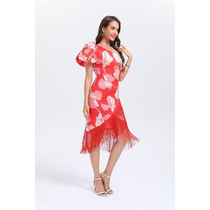 Robe asymétrique à manche unique bouffante à motif de fleurs avec franges
